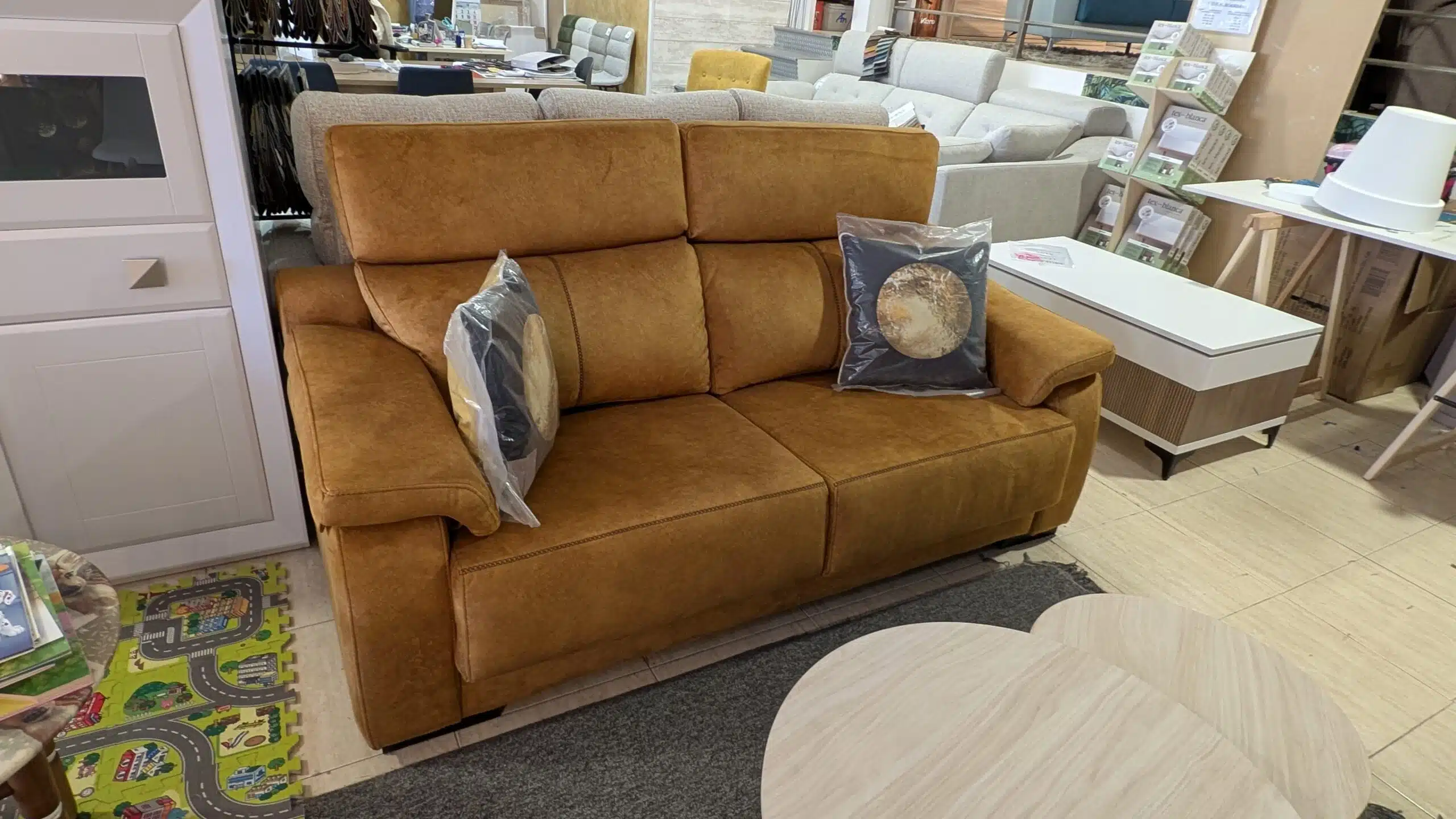Sofa011.1 scaled